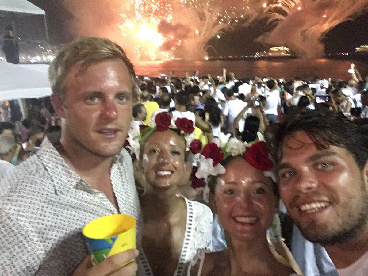 KateOrlowski1's tweet photo. Happy New Year!! 🎉🎉🎉🎉 https://t.co/V2gTkddhmh