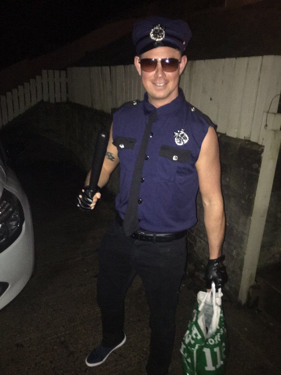 benalexwareham's tweet photo. Look out, the police are about 👮🏻 🚨 @Edwards25Craig https://t.co/qrjKG4O1TM
