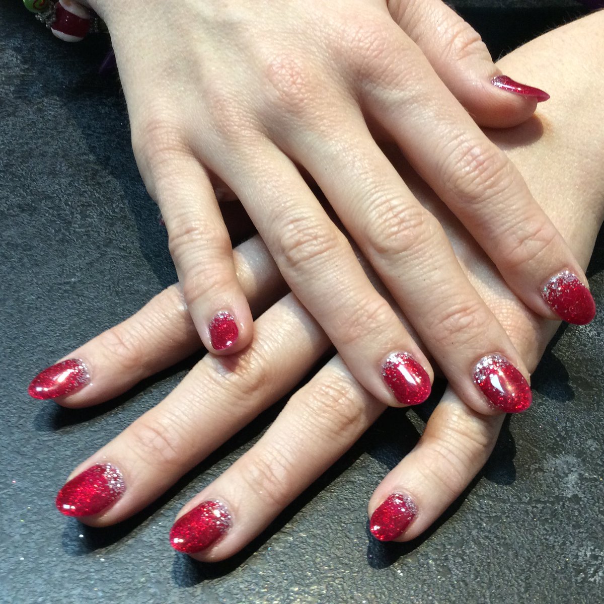 hartandsoulwal's tweet photo. #HAPPYNEWYEAR to all! Let's start 2017 with a bit of #bling, here's #rubyritz with #silver rockstar sprinkled at the #cuticle area
#red https://t.co/v95unpwVie