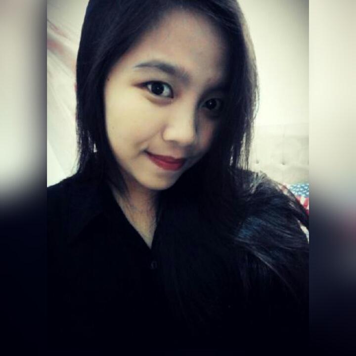 vina04_'s tweet photo. Critane heppy new year  🎇👚💄 https://t.co/KFMUjwZ4BD