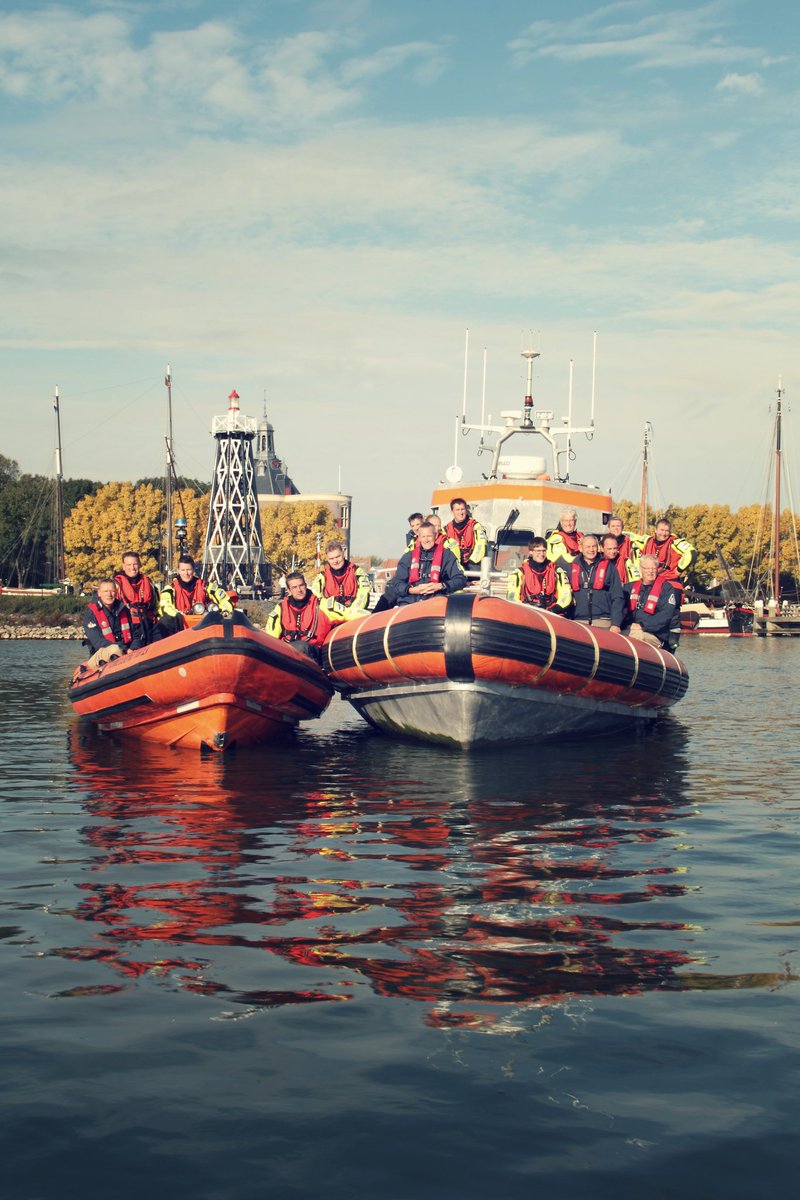 KNRM reddingstation Enkhuizen wenst u een voorspoedig 2017 en een behouden vaart in het nieuwe jaar. Wij staan weer 24/7 voor u klaar.