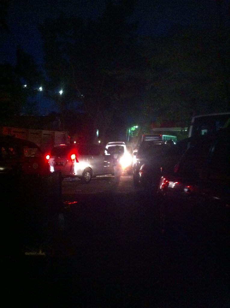 hapsororudy's tweet photo. Kemacetan atau apa ini, dari jam 2 sampe jam segini ga bisa keluar #ragunan @TMCPoldaMetro https://t.co/Kflr08F7ql