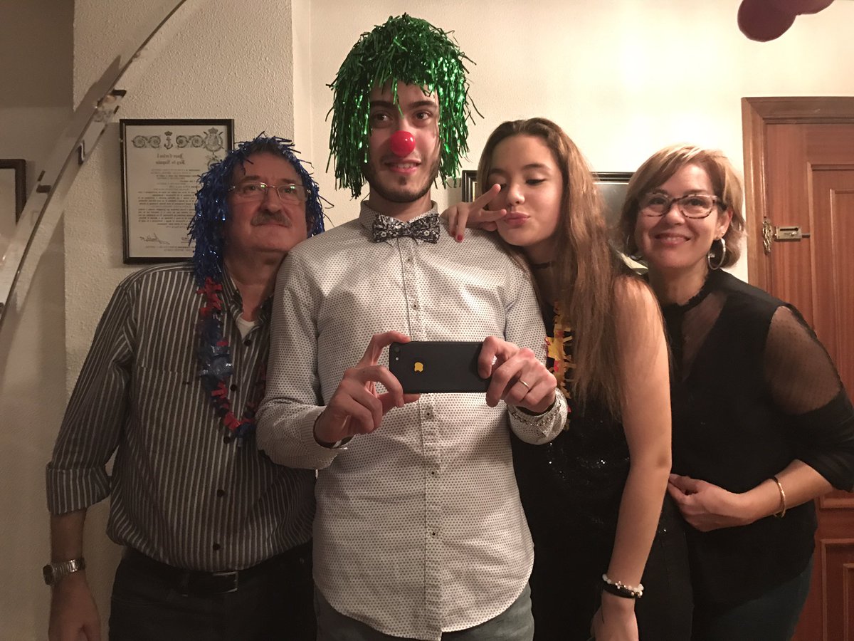 poltersergio's tweet photo. familia. https://t.co/uHilFJk1qn