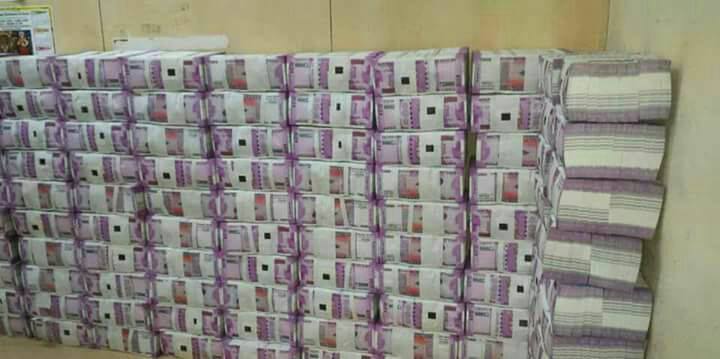 news24tvchannel's tweet image. Who withdrew  Rs 3300 crore from Jan Dhan accounts in 15 days..Govt knows #JanDhan #Rs3300cr #Withdrew #15days bit.ly/2imgxPz