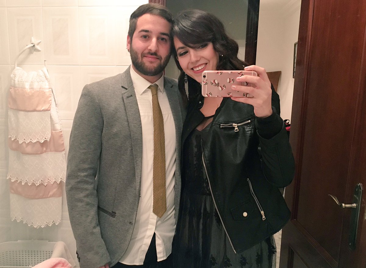 SusanaaGS's tweet photo. Feliz año🎊🎊🎊🎊🎊 @Jesus_Parrao 👔 https://t.co/WEMAFowDpu