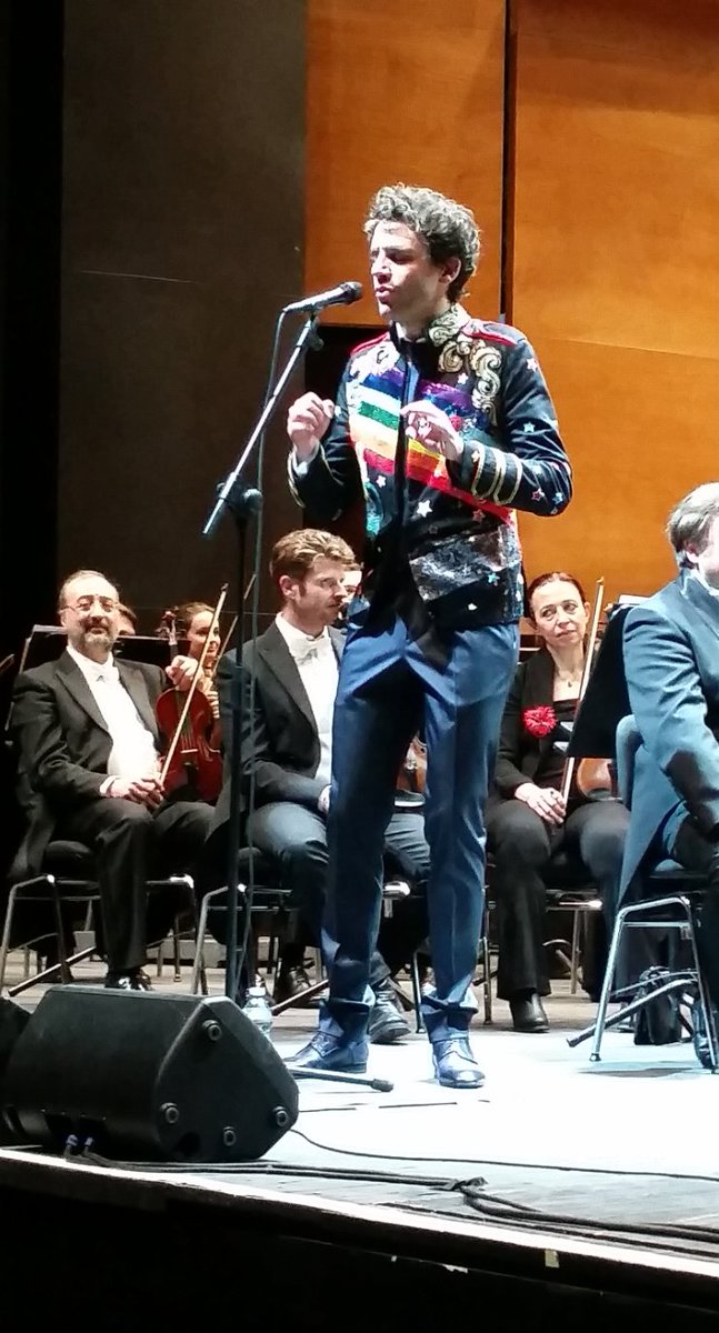 GabryB74's tweet photo. @mikasounds @maggiomusicale @MAXTAYLORTAYLOR #Ida #SimonLeclerc Grazie per averci regalato un Capodanno unico e indimenticabile!!! 🎤🎹🎻🎺🎶🍾🎉❤✌ https://t.co/HyAdVFtcSd