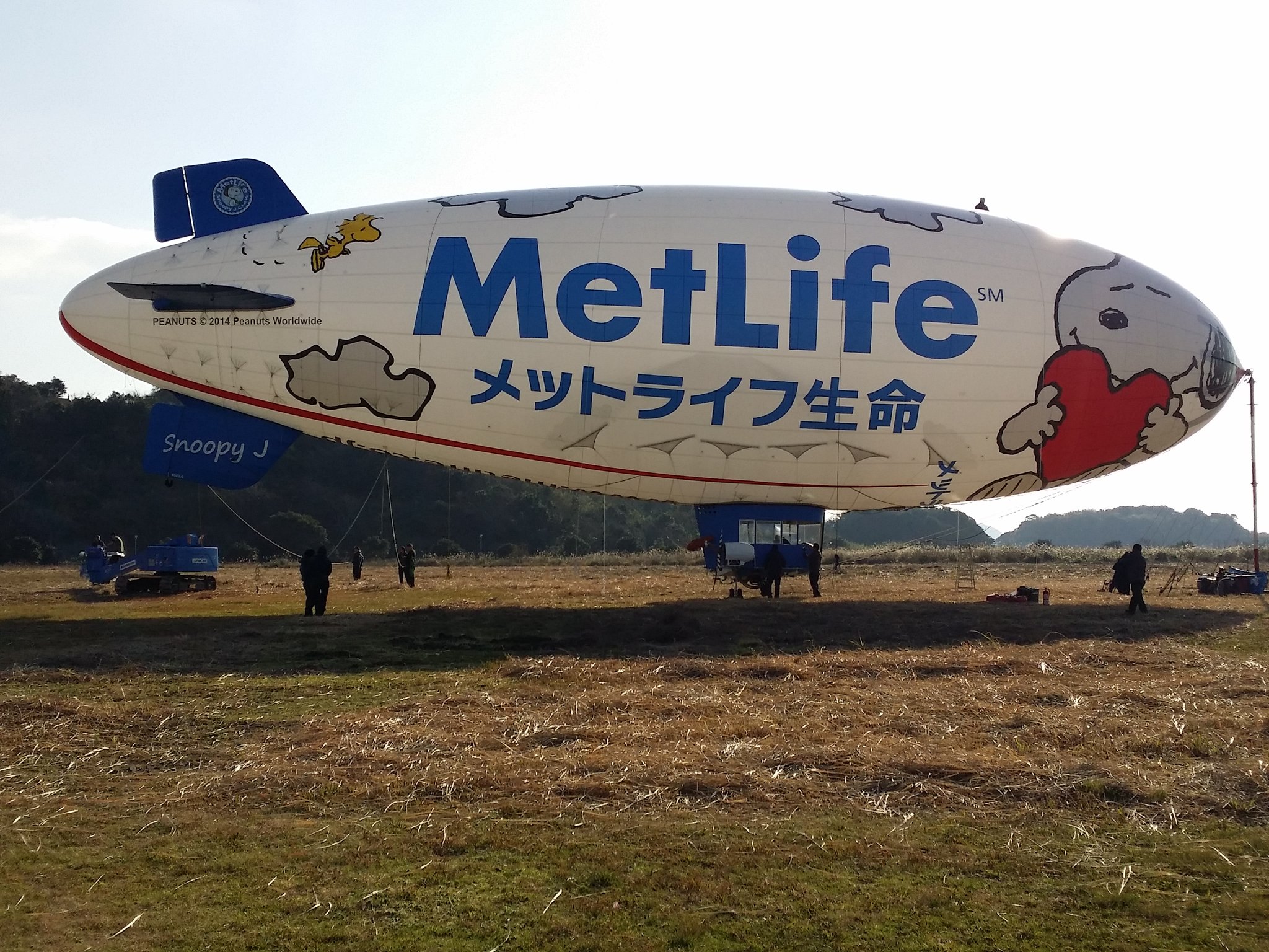 長崎まちねた さよなら スヌーピーj号 飛行船 スヌーピーj号 とメットライフ生命との契約が１２月末で終了となり 最後の地 長崎でその役目を終えました 日本中にたくさんの 元気 を与えてくれたスヌーピーj号 本当にお疲れ様でした