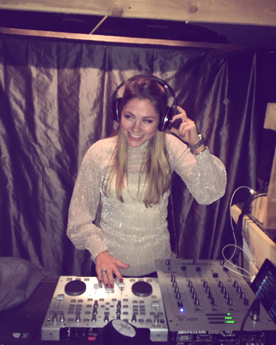 FauveGeerling's tweet photo. Dj time! Happy newyear.  #followme https://t.co/NXrQEo9KgI