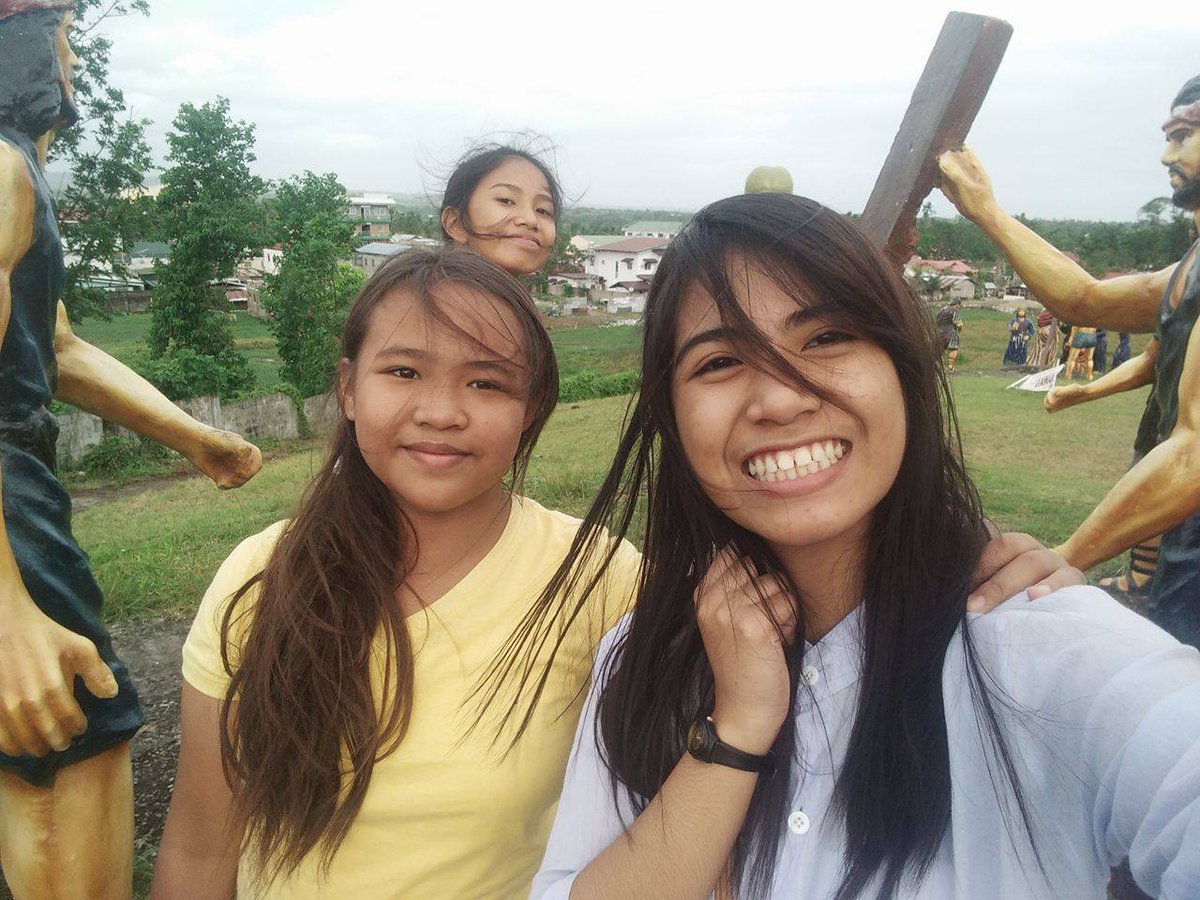 UndauntedJen's tweet image. Hehe..#BondingWithMyCousins
Go'n to Calvary Hills Iguig Cagayan
Oh....I just revealed my face.....Oops..
BTW I'm the one wearing Yellow...😋