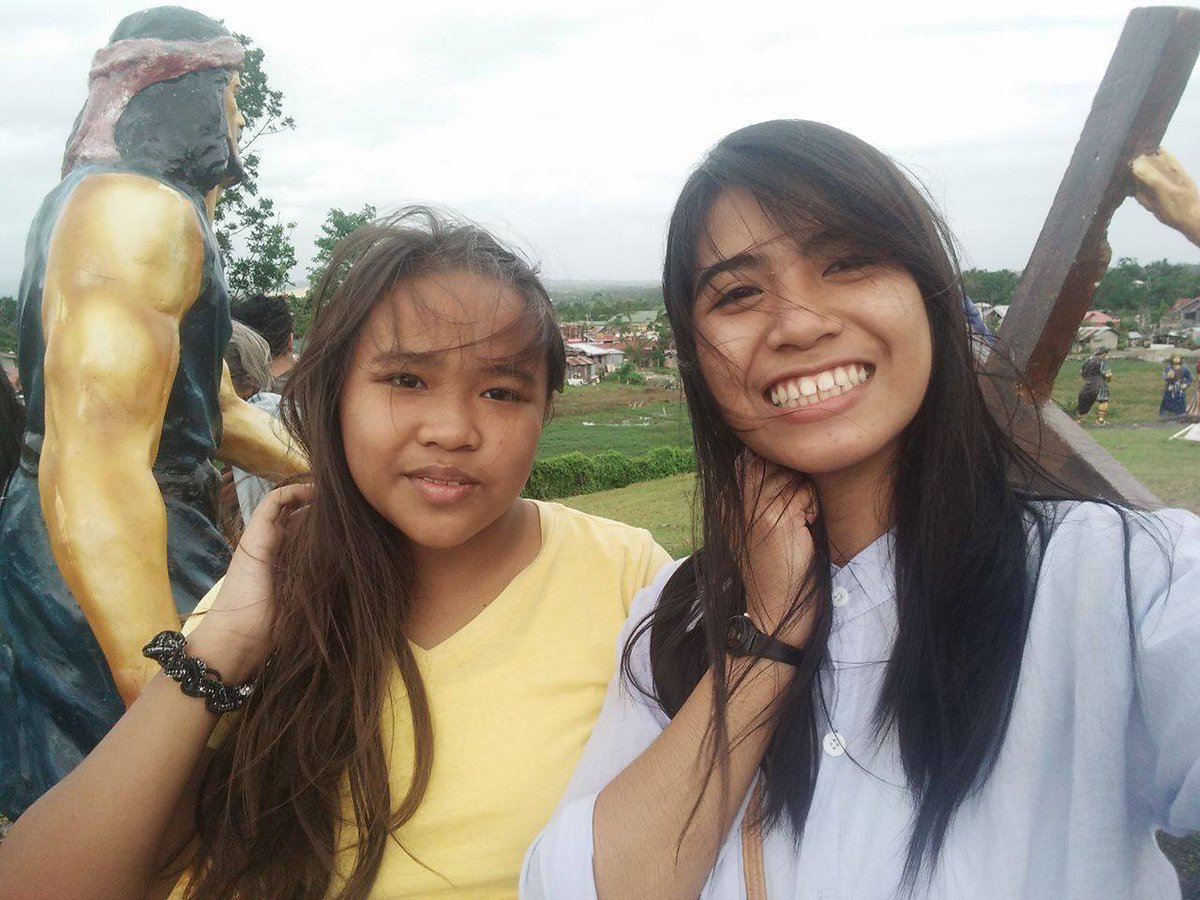 UndauntedJen's tweet image. Hehe..#BondingWithMyCousins
Go'n to Calvary Hills Iguig Cagayan
Oh....I just revealed my face.....Oops..
BTW I'm the one wearing Yellow...😋