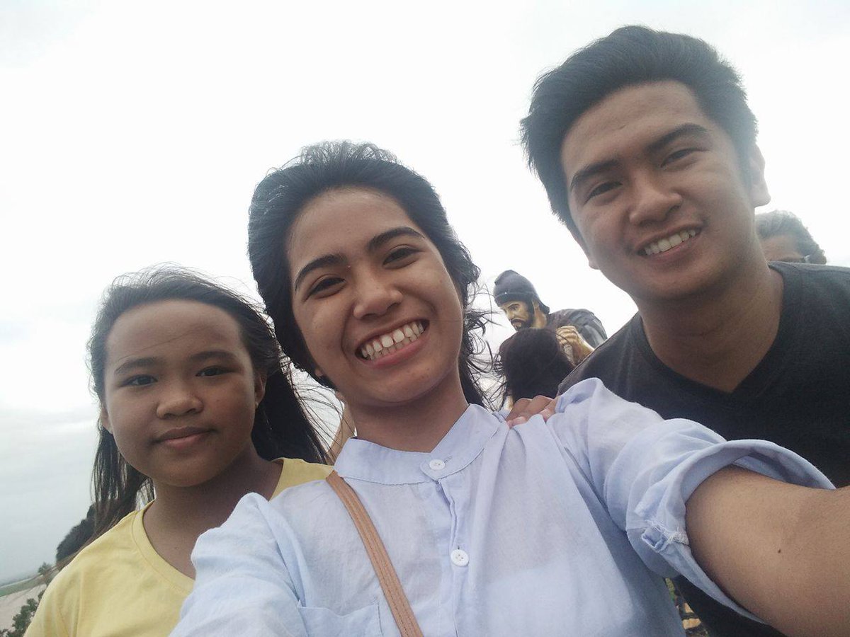 UndauntedJen's tweet image. Hehe..#BondingWithMyCousins
Go'n to Calvary Hills Iguig Cagayan
Oh....I just revealed my face.....Oops..
BTW I'm the one wearing Yellow...😋