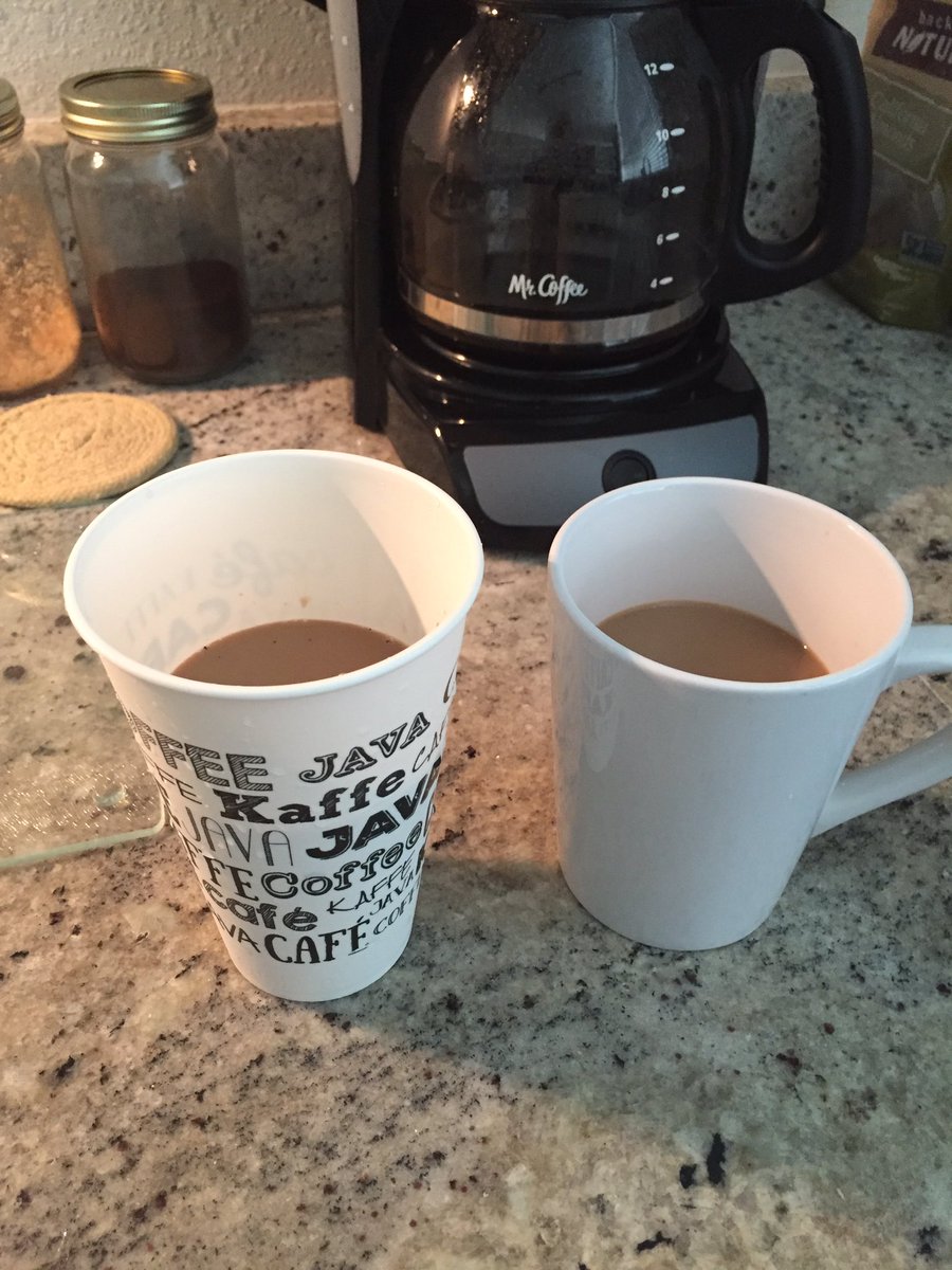 JannyMir's tweet image. Buenos díaaaas!! #CoffeeTime #FirstDayOf2017 😃
