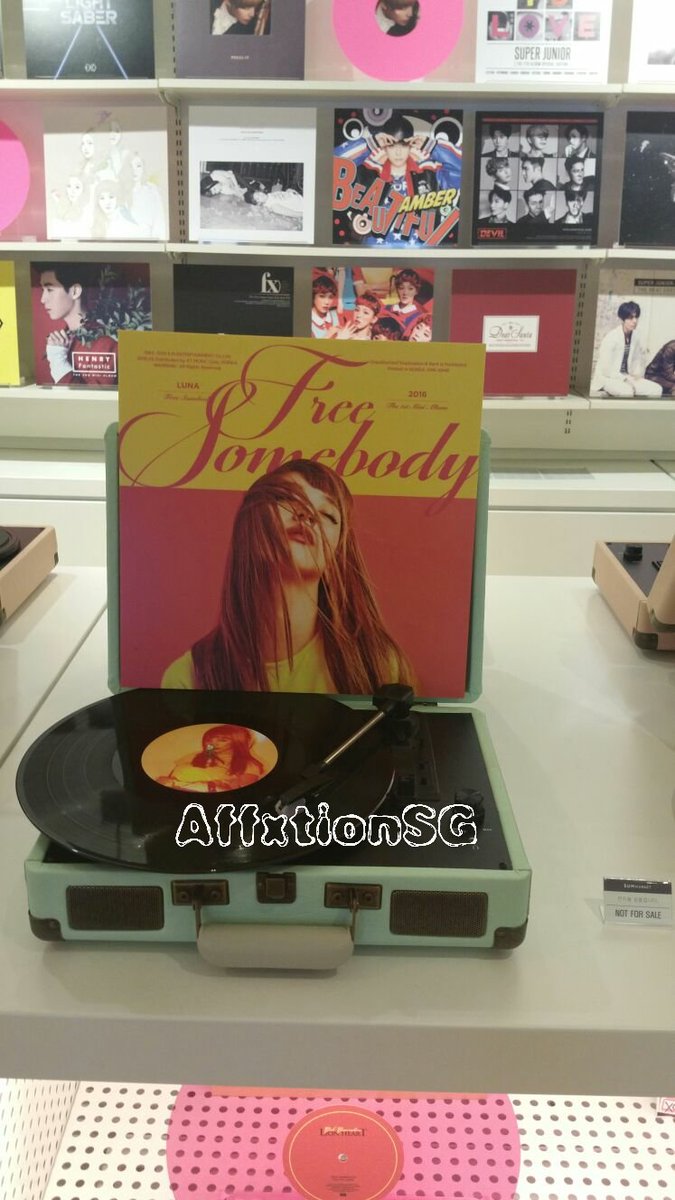 affxtionsg's tweet photo. In 2016, we saw #Luna 1st Mini Album. Wonder what 2017 will bring for us?^^😇
#Throwback #FreeSomebody #1stfansign https://t.co/6YCGSwwLp7