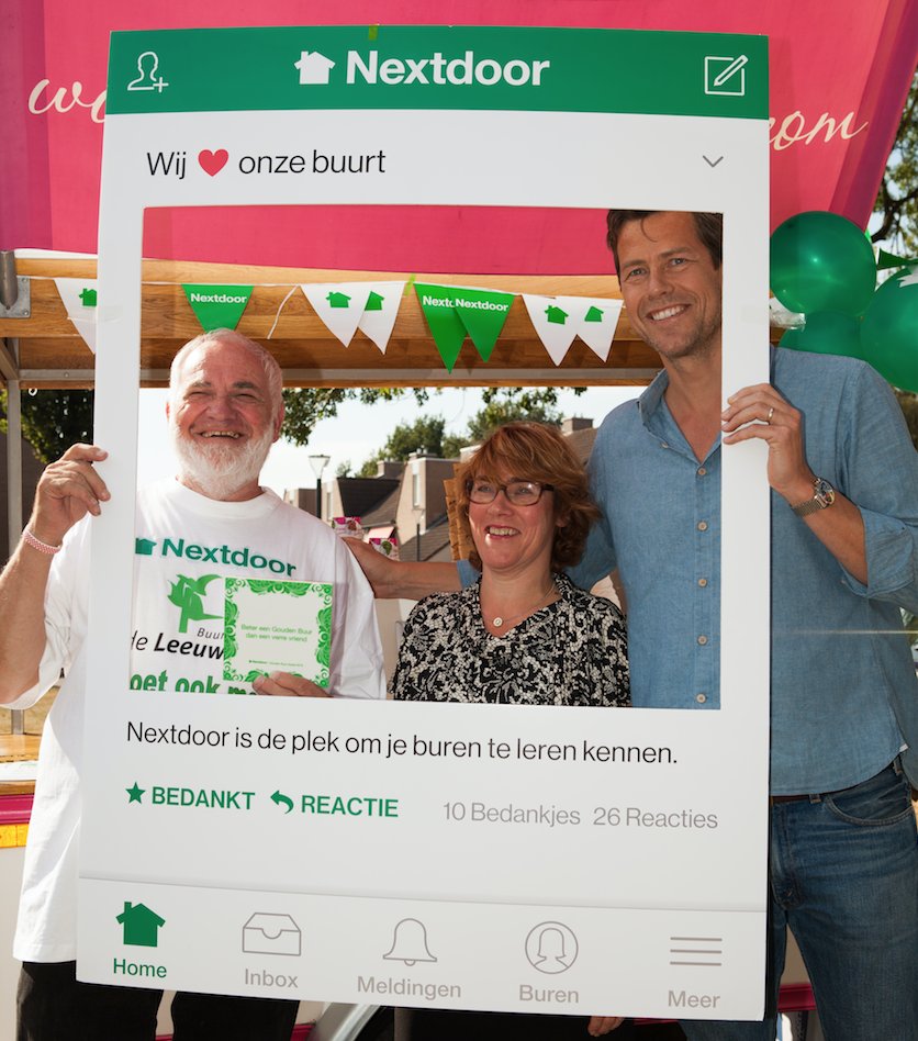 NextdoorNL's tweet photo. In 2016... werd Willie uit Best Gouden Buur van Nederland. #Buurtjaarverslag #opnaar2017 #Goudenburen https://t.co/c9QxLKUSou https://t.co/fXYNeO7SF1