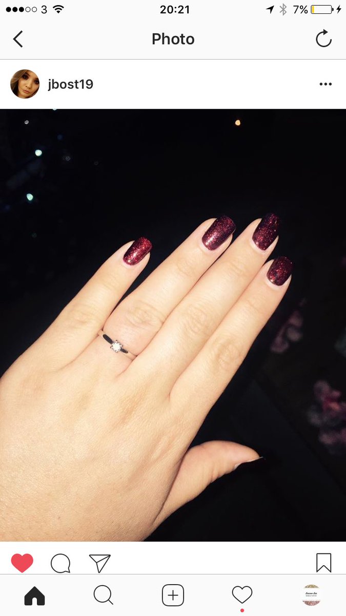 BronzeBeautyful's tweet photo. The exact reason you always need to make sure you have beautiful nails π
πΌπβπ°π»π @CNDWorld @SweetSquared #manicure #rubyritz #engagement https://t.co/wwIYODnvDI