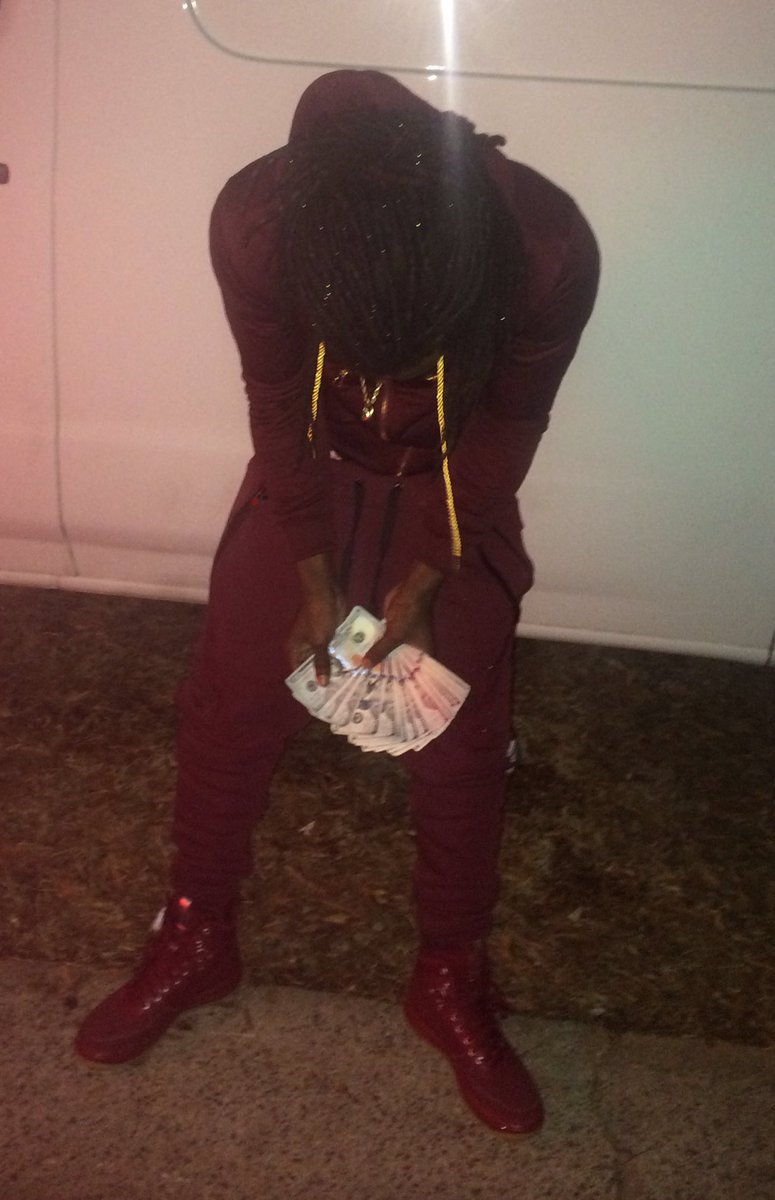TooTurntG's tweet photo. I'm Going To Count Up While Y'all Play #MoneyMakinMitch https://t.co/0QpCdB8dqS