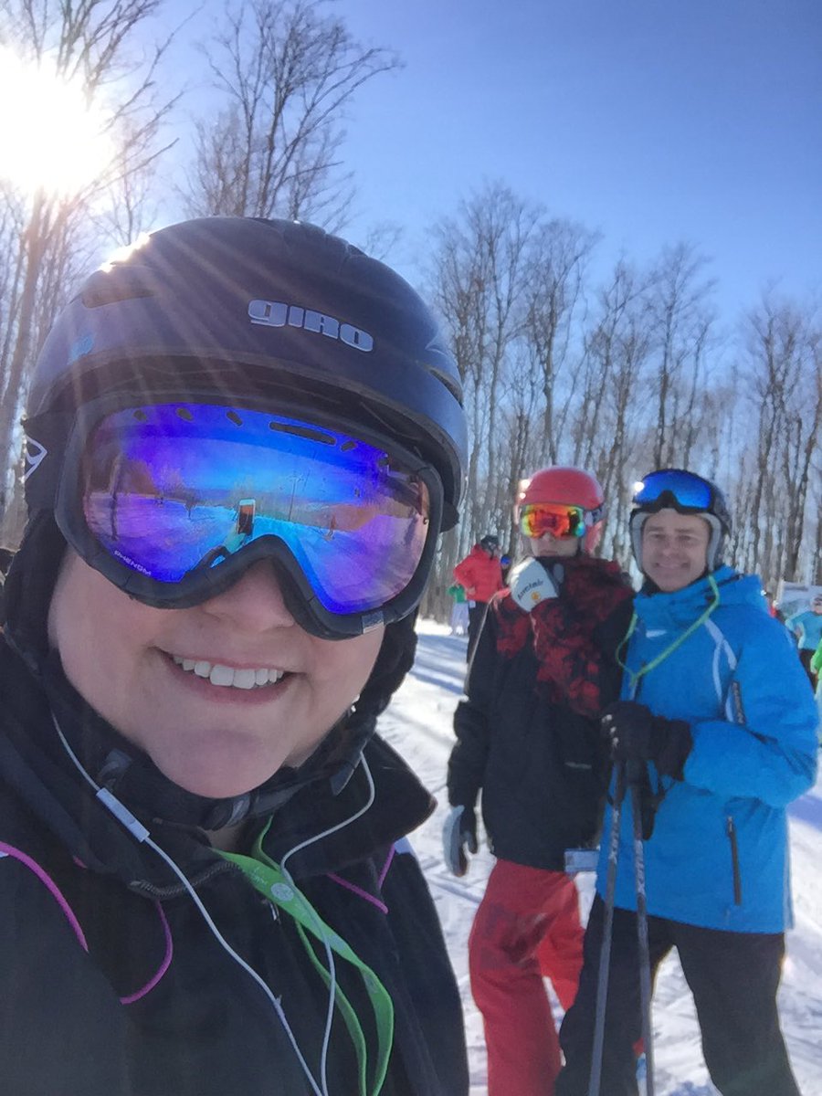 lkoster's tweet photo. Awesome way to start 2017 @Alpine_SkiClub - Blue bird day, amazing conditions and skiing with my guys #skiing #onlyalpine #HAPPYNEWYEAR https://t.co/TgoOTSXOo6