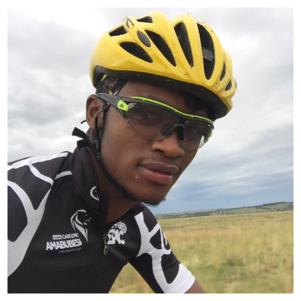 WilliamMokgopo's tweet image. First ride of 2017 in my @CapeEpic #amabubezi cycling shirt #2017 #firstdayof2017