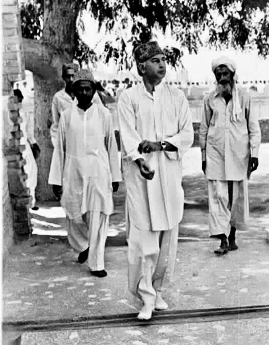 zulfqaralishah's tweet photo. Simplicity of real leaders- ZAB walking barefoot for Eid Namaz entering Eidgah with local villagers. I wish if same is practiced today! https://t.co/fzrTNysQZs