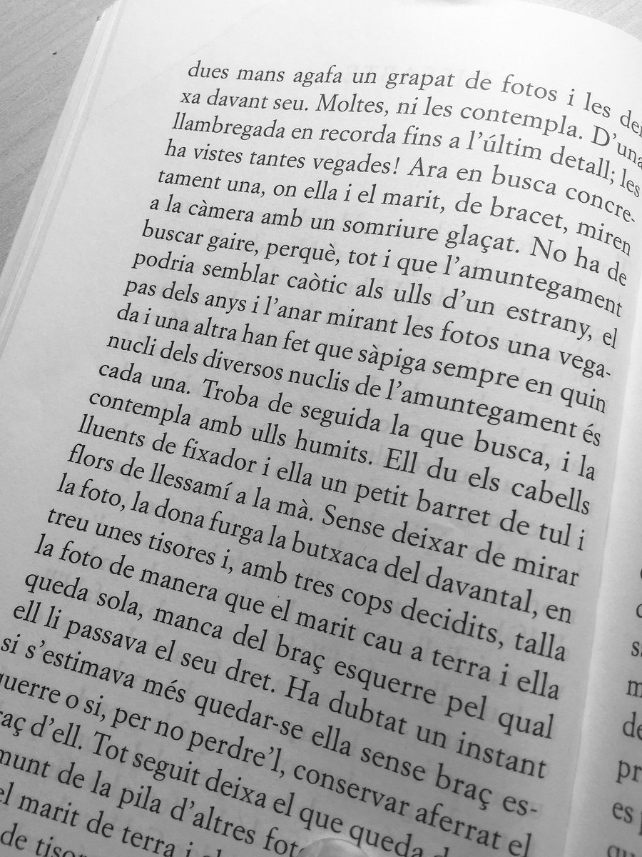 ms2kgc's tweet photo. III:"Troba de seguida la que busca i la contempla amb ulls humits. Ell du els cabells lluents de fixador i ella un petit barret..." #llms2 https://t.co/8SbwnTWgNp
