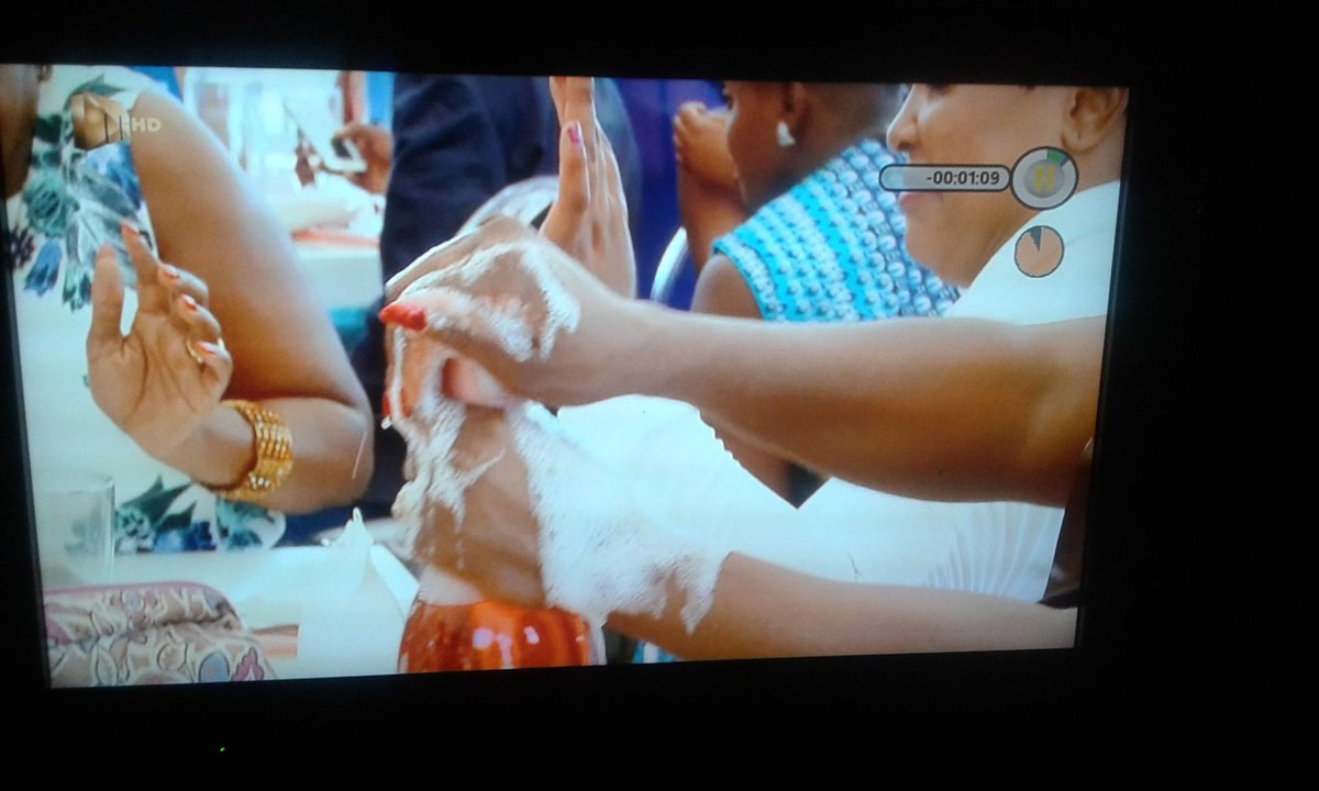 Les_egos's tweet photo. When the Champagne tried to escape the bottle 😅😅 #OurPerfectWedding https://t.co/SPhW3Nb9zn