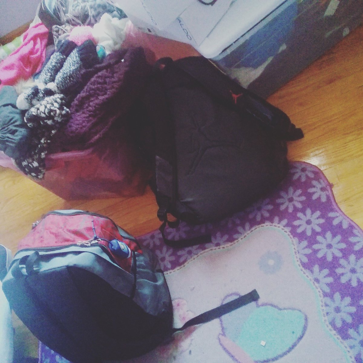 Dat_Mu3ic_'s tweet photo. All packed up https://t.co/Mk2IDy0xtA