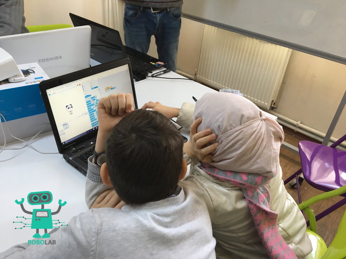 RoboLab_TR's tweet image. الجانب العملي من دورة mBot التي تقام في مركز #روبولاب
 تعلم، اصنع، شارك
 🤖 #RoboLab_Istanbul