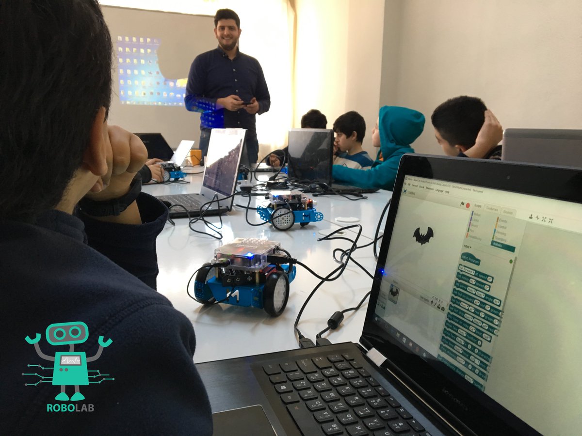 RoboLab_TR's tweet image. الجانب العملي من دورة mBot التي تقام في مركز #روبولاب
 تعلم، اصنع، شارك
 🤖 #RoboLab_Istanbul