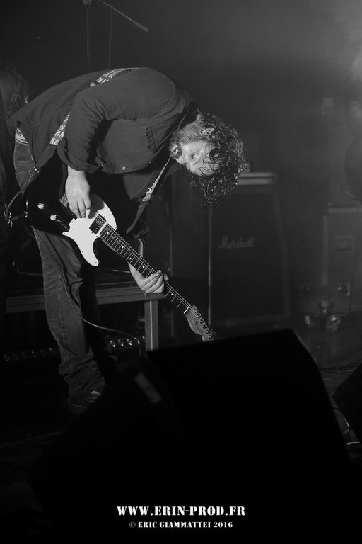 TheDistanceOff's tweet photo. BONNE ANNÉE / HAPPY NEW YEAR !! Crédits  photo : @erinprod 
#2017 #rock #punkrock #Funk #RadioBadReceiverTour https://t.co/nVMWeD1wIz