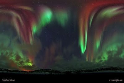 Aurora a cielo completo sobre Noruega redlcc.org/2017/01/01/aur…