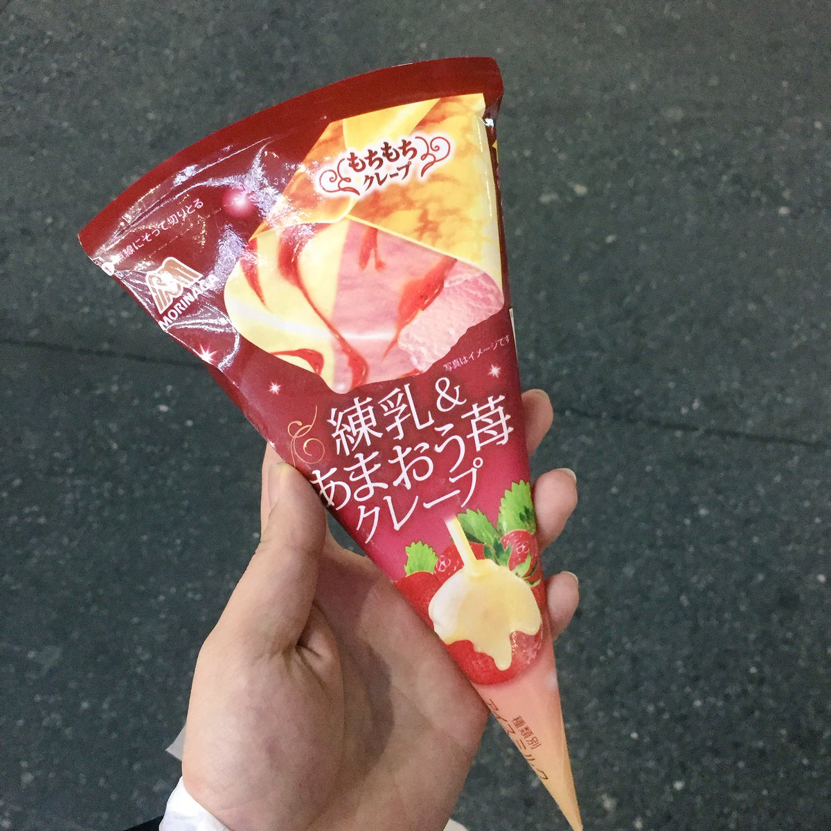 Undine_Canzone's tweet photo. 昨日のアイス🍦

最近お金なくてハーゲンダッツ以外がおろそかに😑

昨日は晩御飯としていちご尽くし🍓
めっさ美味い🙌

とにかく寒かった😉 https://t.co/9wUz6heJ0w