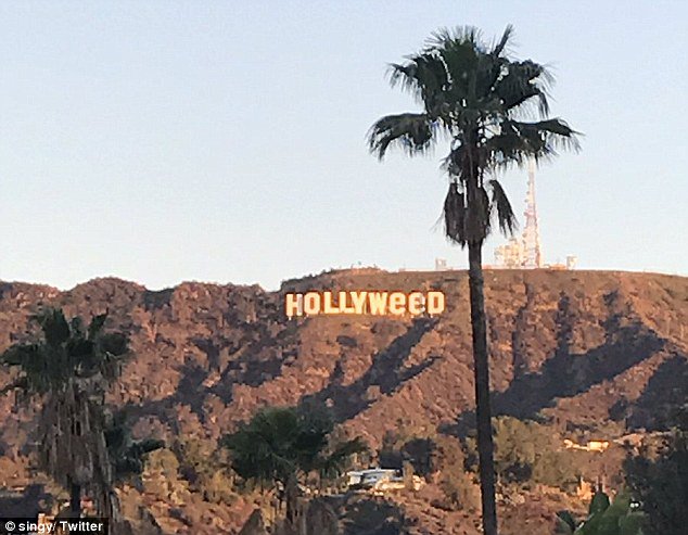 PressKorner's tweet photo. Pranksters change the Hollywood sign to read 'HOLLYWEED' in New Year's Eve stunt https://t.co/QmRZw0mO1s https://t.co/5umHQjzq7q