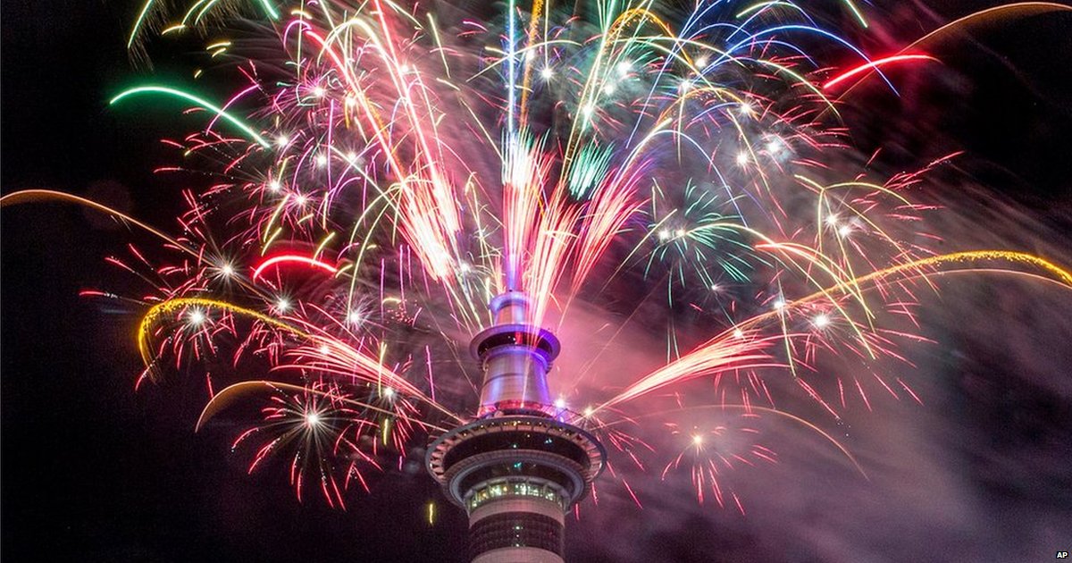 BBCWorld's tweet photo. The start of 2017 set the world alight 🎆

https://t.co/hPQ8APEef3 https://t.co/RW4kruUHgO