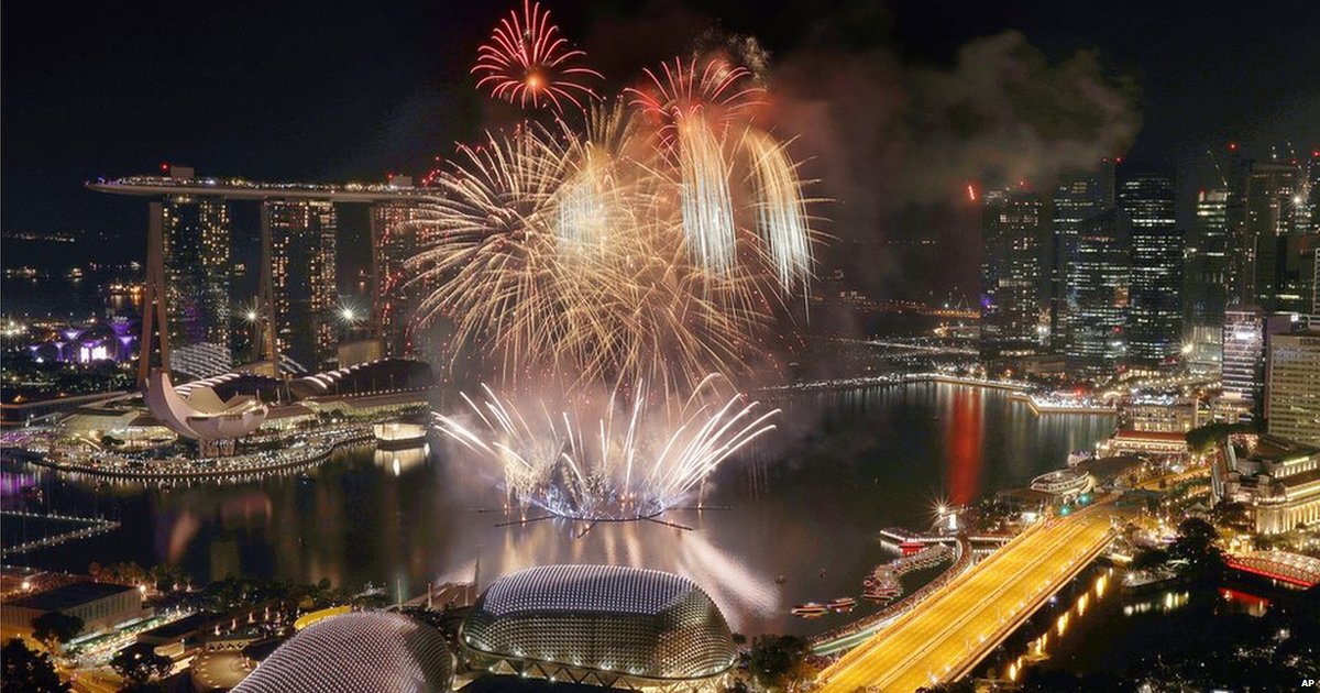 BBCWorld's tweet photo. The start of 2017 set the world alight 🎆

https://t.co/hPQ8APEef3 https://t.co/RW4kruUHgO