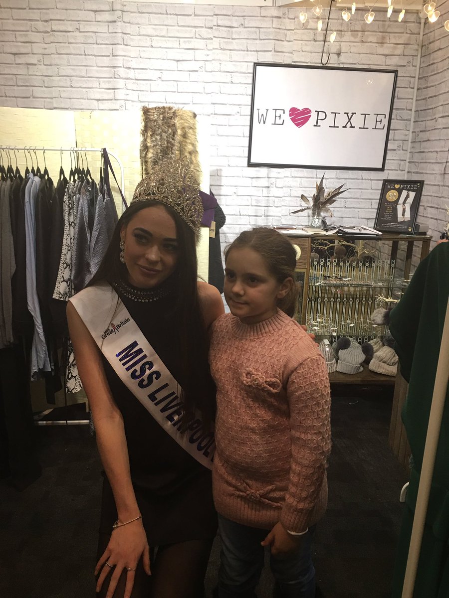 Lucky7Talent's tweet photo. Our stunning Miss Liverpool @Louella_Walker visiting the @welovepixie1 stall in the @LiverpoolInt Shopping Village. #LIHS #WeLovePixie 👑 https://t.co/P0tQQYPRO2