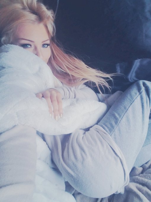 #Goodmorning 2017. Ready for you. 🌼 https://t.co/Lp1hkMu2dI<a href="/tag/goodmorning"class="tags">#Goodmorning</a>