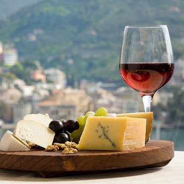 foodandwine's tweet photo. ‘Wine and Cheese Map’ website is an interactive paring guide. #FWx https://t.co/you3bJ5gg6 https://t.co/BfbsIWpShC
