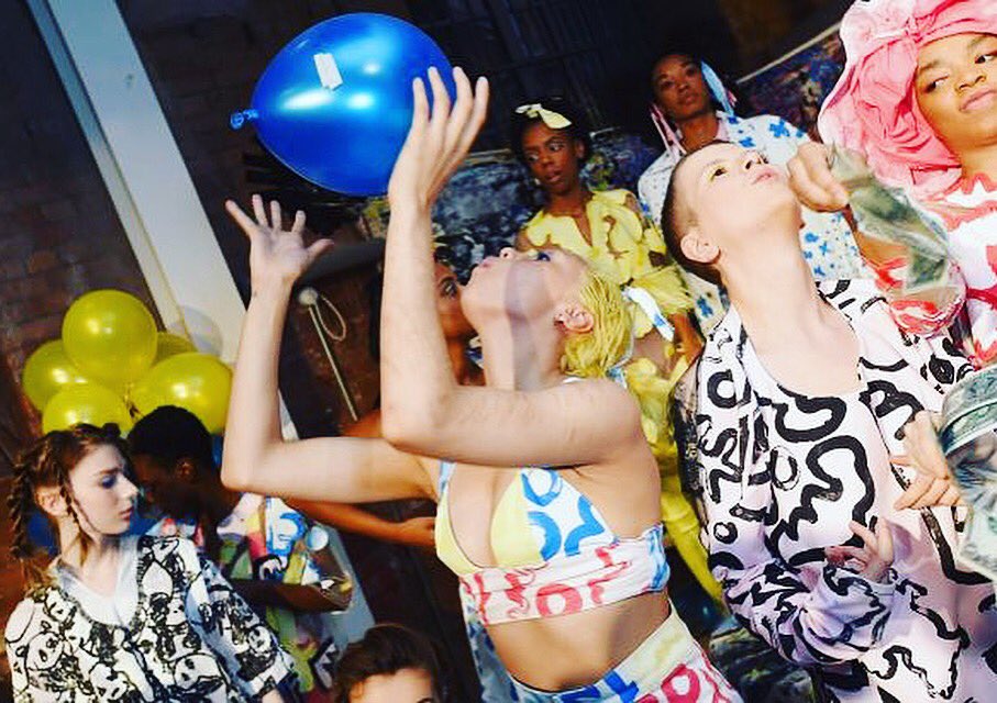 TypicalFreaks's tweet image. HAPPY NEW YEAR!!!🎉🎈🍾💃 #happy2017