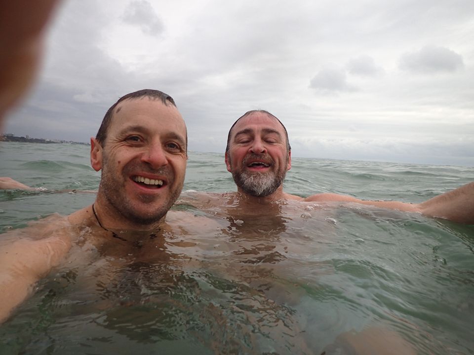 andrew__dyer's tweet photo. @loafhome  #KeepingTheDreamAlive 
Never too cold for New Year's Day swim in the UK... https://t.co/GGrlWgdCjL