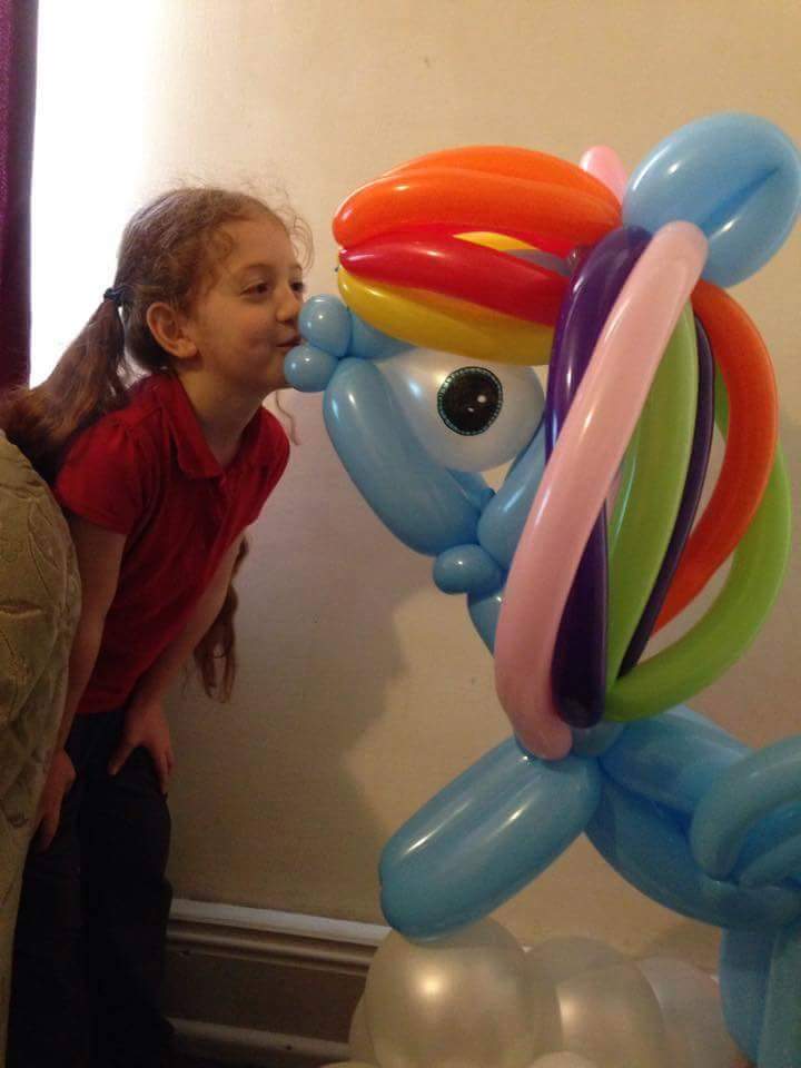 ArtiPartiFaces's tweet photo. #mylittlepony #rainbowdash #ArtiParti #Balloons https://t.co/v9HCMilvPw