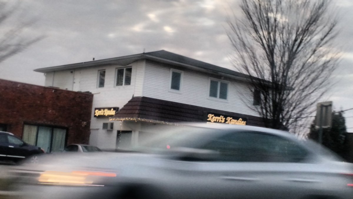 fnoschese's tweet photo. @Trianglemancsd Kerri's Kandies #why2ks (daughter took photo as we drove past) https://t.co/NR5D1UgD8K