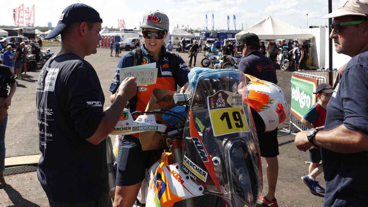 Laia, Esteve, Monleón... otros alicientes españoles del Dakar. <a href="/LaiaSanz_/">Laia Sanz</a> <a href="/AMonleon/">Armand Monleón</a> <a href="/dakar/">DAKAR RALLY</a> 
motor.as.com/motor/2017/01/…