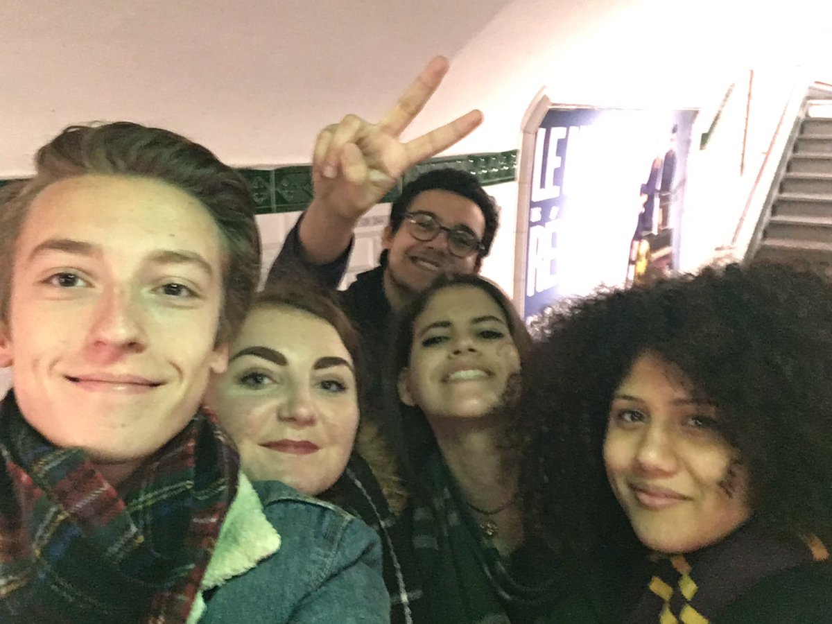 spiderwaIker's tweet photo. Octobre. Marathon HP à Paris encore une fois avec les baes. ⚡️ #GoodThingsIn2016 https://t.co/mmX5ZA2Xvj