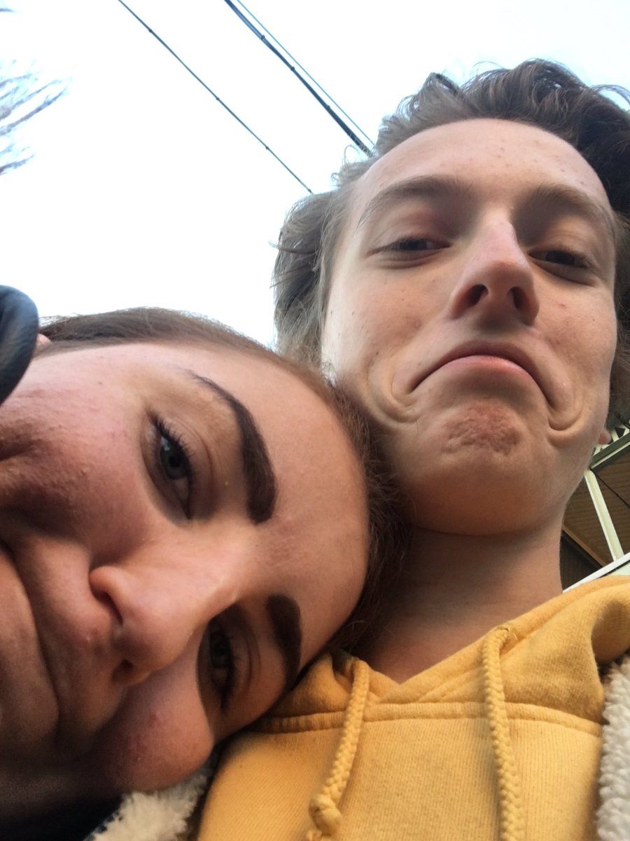 spiderwaIker's tweet photo. Octobre. Je suis allé chez Anne à Tours et j'ai revu Sousou après un an et demi. 💛 #GoodThingsIn2016 https://t.co/7RiHEUSI9S