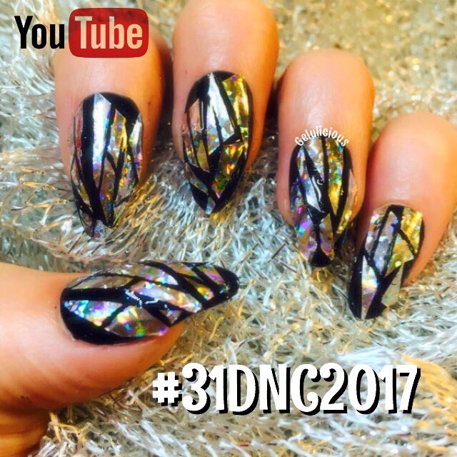 gelulicious's tweet photo. My #31DNC2017 Day 1 Holographic Tutorial is now on YouTube. Please go watch. #nailchallenge #2017nails https://t.co/oLsWp0OW3l