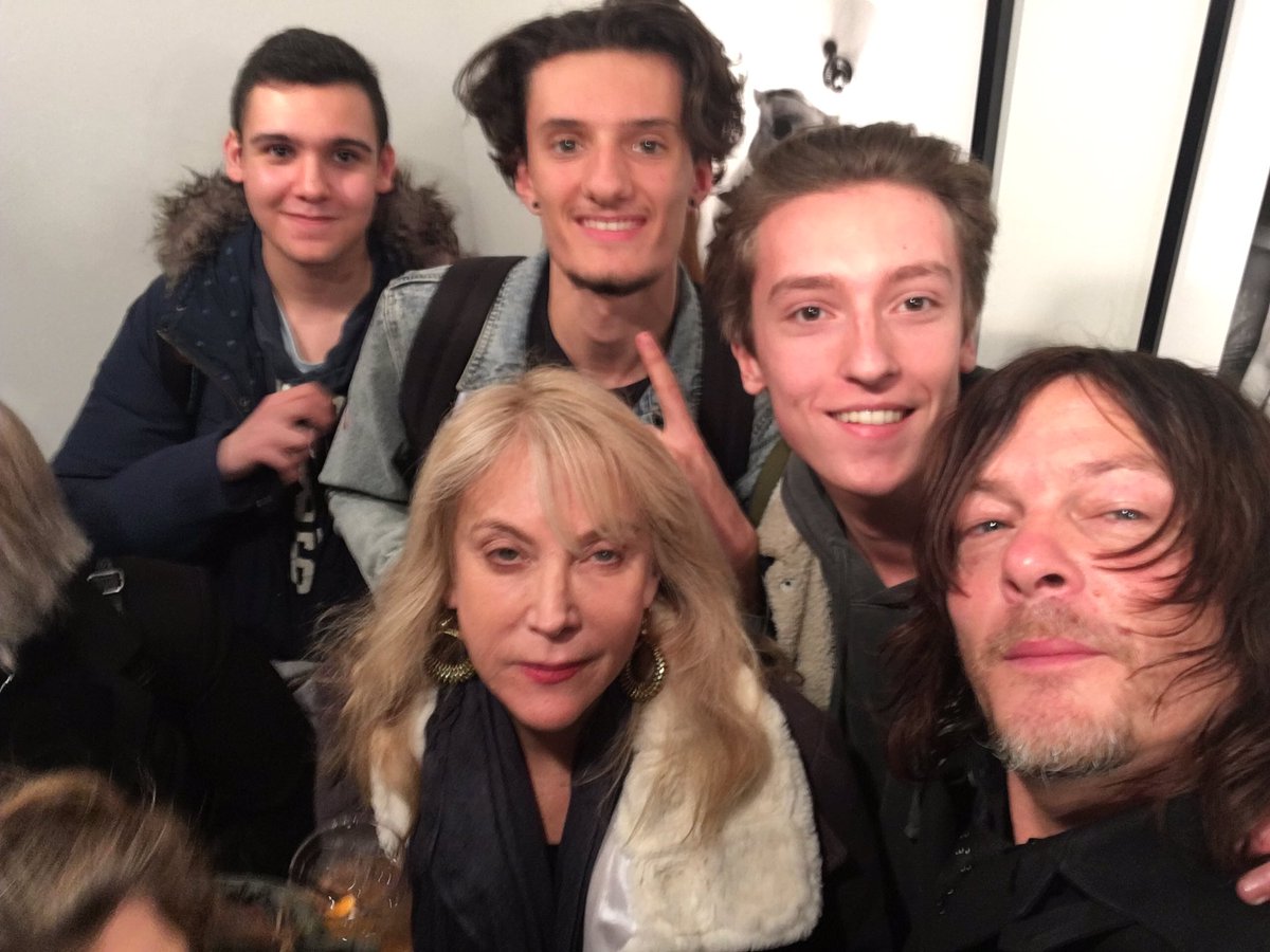 spiderwaIker's tweet photo. Décembre. J'ai enfin rencontré Norman Reedus putain de sa mère. After all this time. #GoodThingsIn2016 https://t.co/gIpgMPpmZH