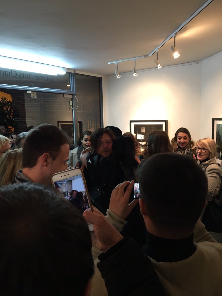 spiderwaIker's tweet photo. Décembre. J'ai enfin rencontré Norman Reedus putain de sa mère. After all this time. #GoodThingsIn2016 https://t.co/gIpgMPpmZH
