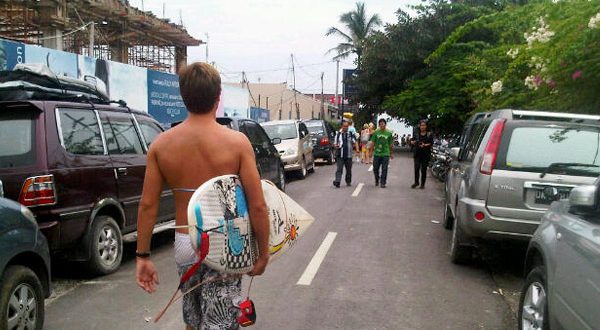 Tips Jitu Berkomunikasi dengan Orang Asing Saat Perjalanan Liburan dlvr.it/N15Vvg