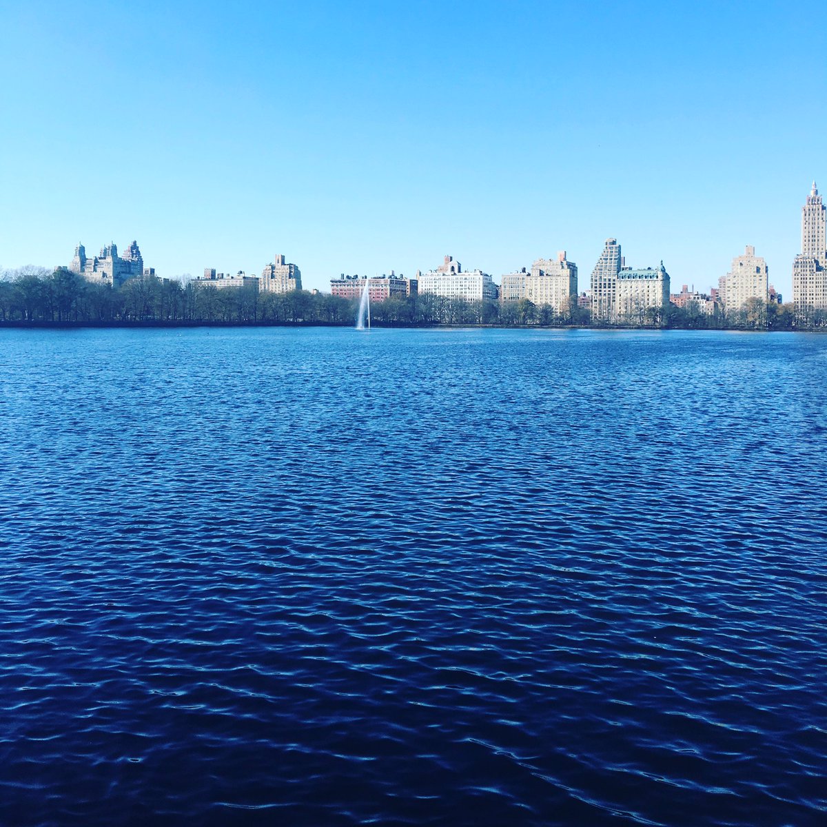 Mariamaworld's tweet image. First look of 2017..I am feeling it, I am loving it.. I am ready.💕💕💕#newyear #firstdayof2017 #centralpark #reservoir #water #sea  #nyc