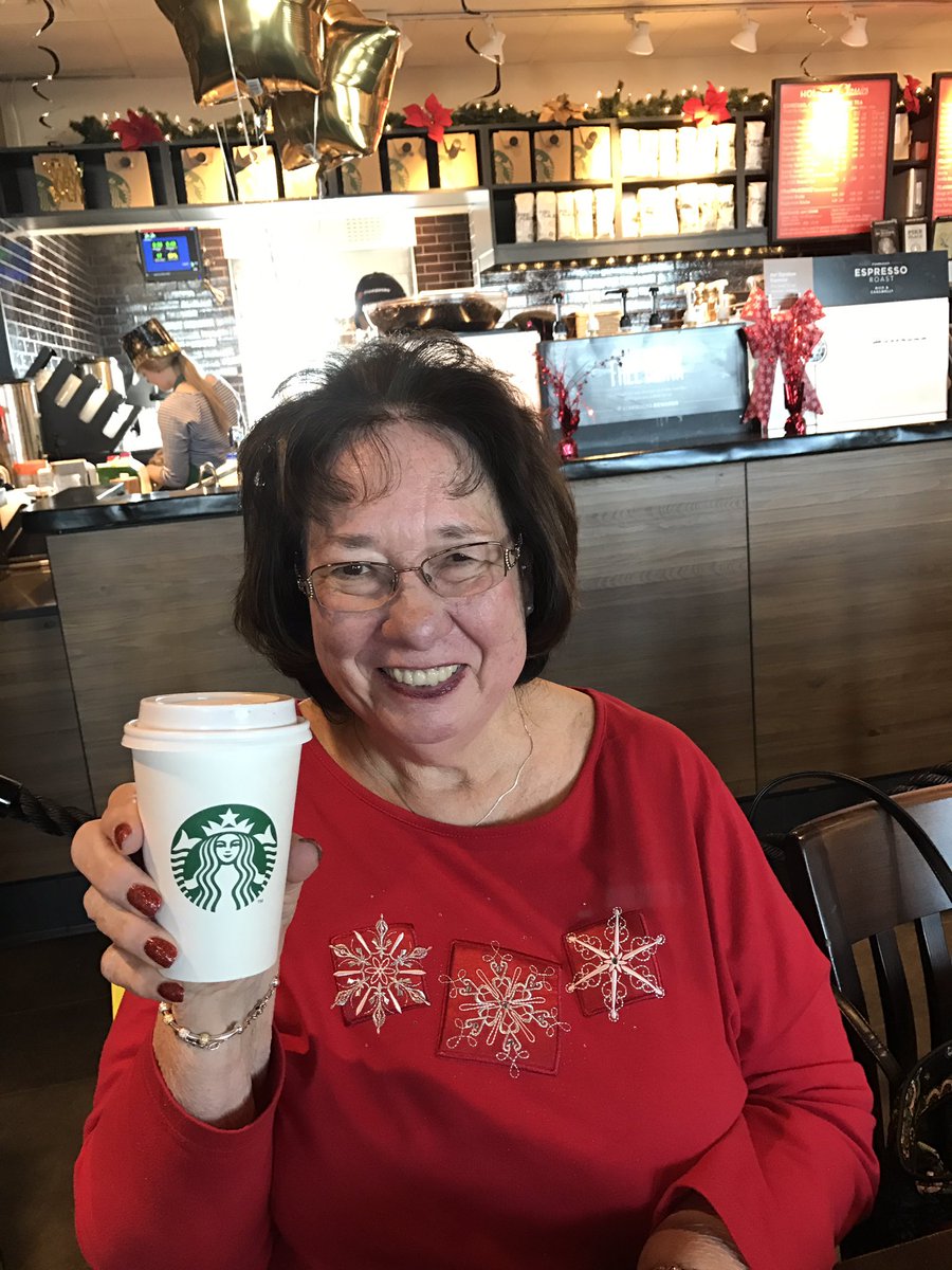 gretchenbenson's tweet photo. Ringing in 2017 @Starbucks Erie, PA with free peppermint mochas! #findcheer https://t.co/MYyQKr9sMe